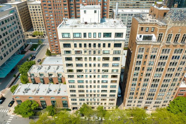 2912 N Commonwealth Avenue 8D, Chicago, IL 60657
