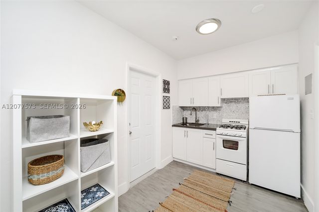 770 NE 123rd St 24, North Miami, FL 33161