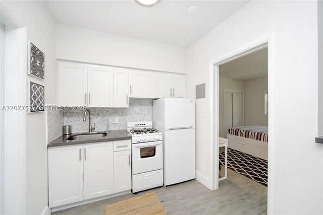 770 NE 123rd St 24, North Miami, FL 33161