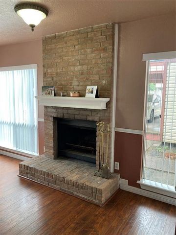 1839 Sherwood Forest Street, Houston, TX 77043
