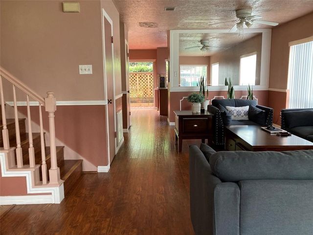 1839 Sherwood Forest Street, Houston, TX 77043