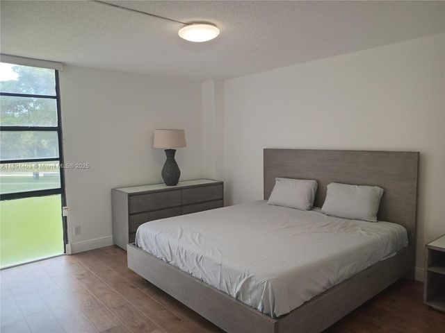 20400 W Country Club Dr 209, Aventura, FL 33180