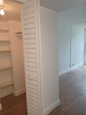 20400 W Country Club Dr 209, Aventura, FL 33180