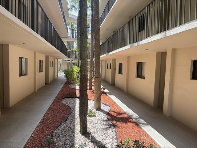 5340 Las Verdes Circle 222, Delray Beach, FL 33484