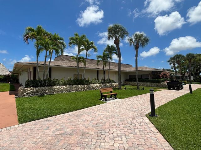 5340 Las Verdes Circle 222, Delray Beach, FL 33484