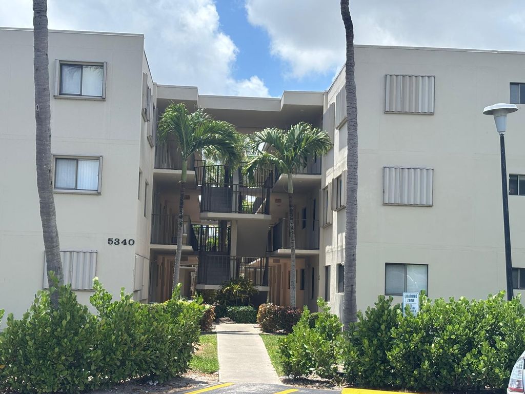 5340 Las Verdes Circle 222, Delray Beach, FL 33484