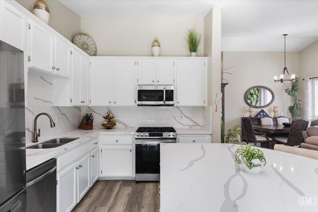 703 Astoria Park Drive, Bakersfield, CA 93311