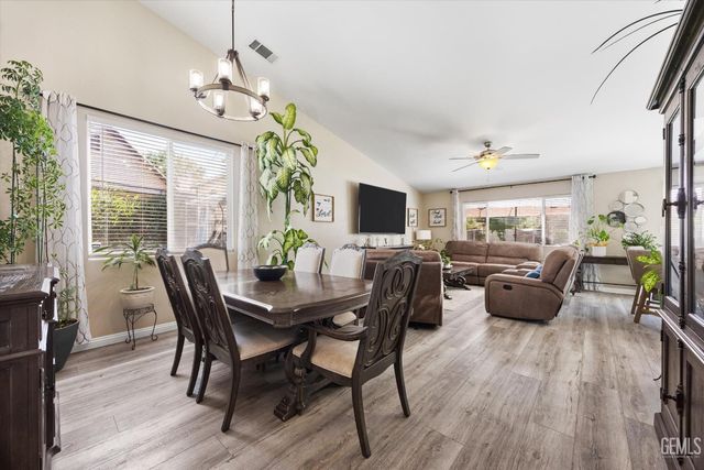 703 Astoria Park Drive, Bakersfield, CA 93311