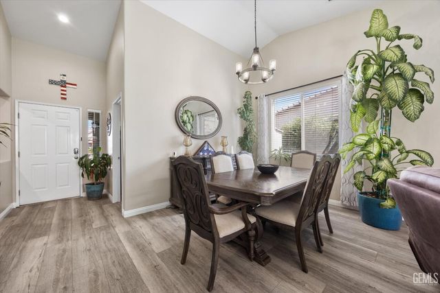 703 Astoria Park Drive, Bakersfield, CA 93311