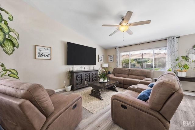 703 Astoria Park Drive, Bakersfield, CA 93311