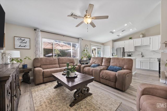 703 Astoria Park Drive, Bakersfield, CA 93311