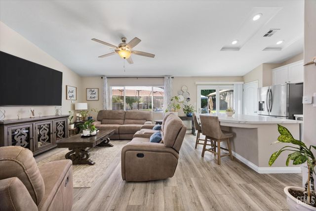 703 Astoria Park Drive, Bakersfield, CA 93311