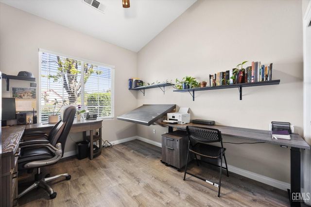 703 Astoria Park Drive, Bakersfield, CA 93311