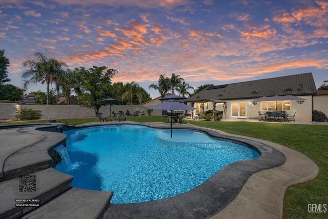 703 Astoria Park Drive, Bakersfield, CA 93311