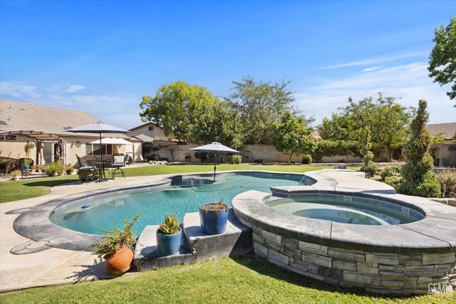 703 Astoria Park Drive, Bakersfield, CA 93311