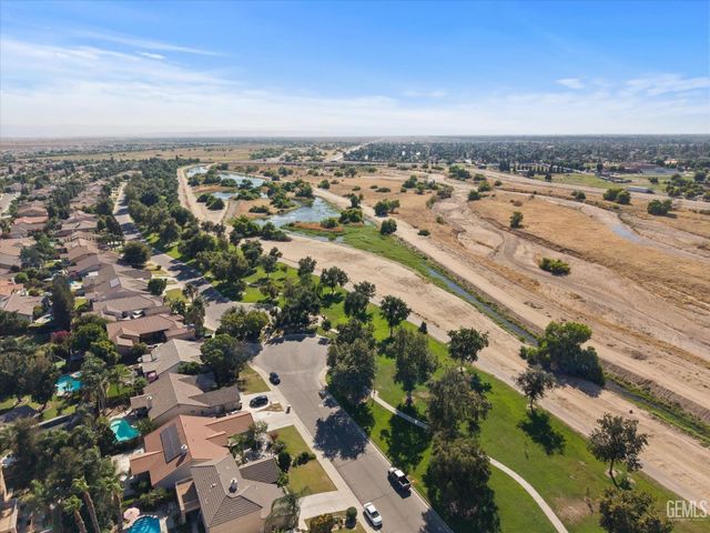 703 Astoria Park Drive, Bakersfield, CA 93311