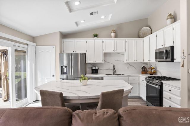703 Astoria Park Drive, Bakersfield, CA 93311