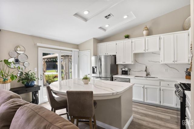 703 Astoria Park Drive, Bakersfield, CA 93311