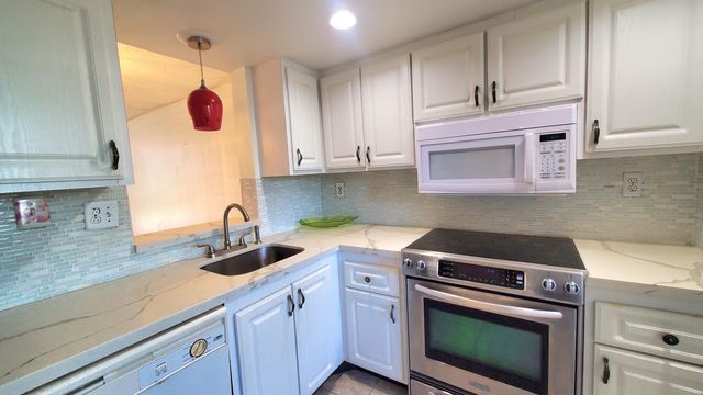 7680 NW 18th Street 105, Margate, FL 33063