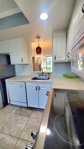 7680 NW 18th Street 105, Margate, FL 33063