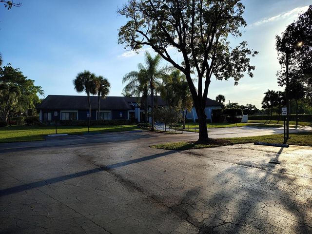 7680 NW 18th Street 105, Margate, FL 33063