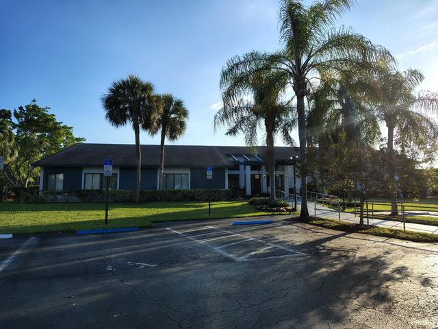 7680 NW 18th Street 105, Margate, FL 33063