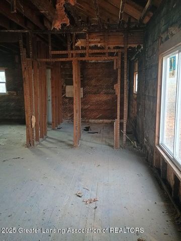 1022 S Grand Avenue, Lansing, MI 48910