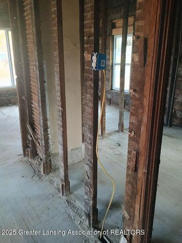 1022 S Grand Avenue, Lansing, MI 48910