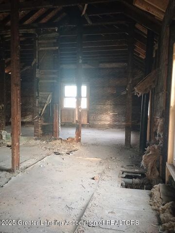 1022 S Grand Avenue, Lansing, MI 48910