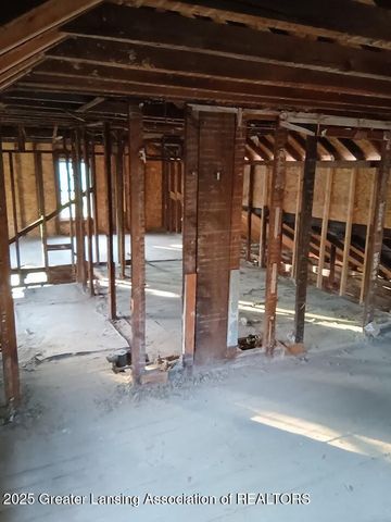 1022 S Grand Avenue, Lansing, MI 48910