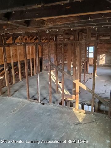 1022 S Grand Avenue, Lansing, MI 48910