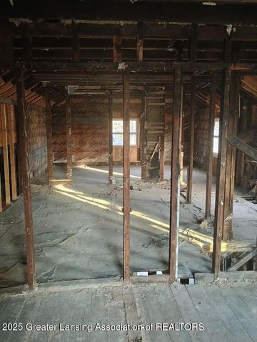 1022 S Grand Avenue, Lansing, MI 48910