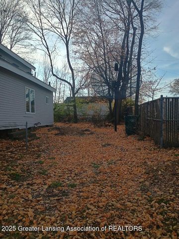 1022 S Grand Avenue, Lansing, MI 48910