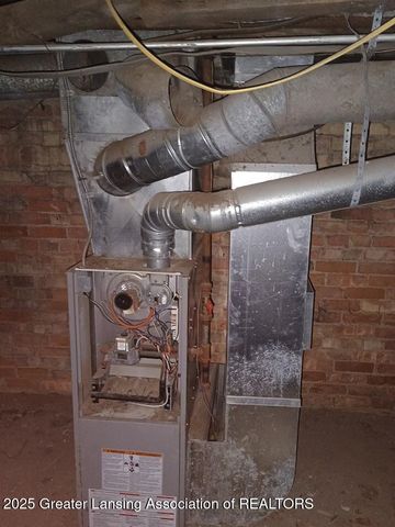 1022 S Grand Avenue, Lansing, MI 48910