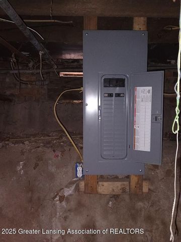 1022 S Grand Avenue, Lansing, MI 48910