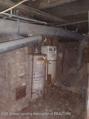 1022 S Grand Avenue, Lansing, MI 48910