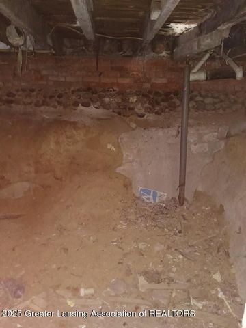 1022 S Grand Avenue, Lansing, MI 48910