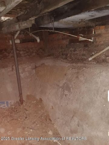 1022 S Grand Avenue, Lansing, MI 48910