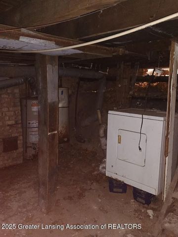 1022 S Grand Avenue, Lansing, MI 48910