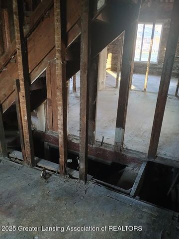 1022 S Grand Avenue, Lansing, MI 48910