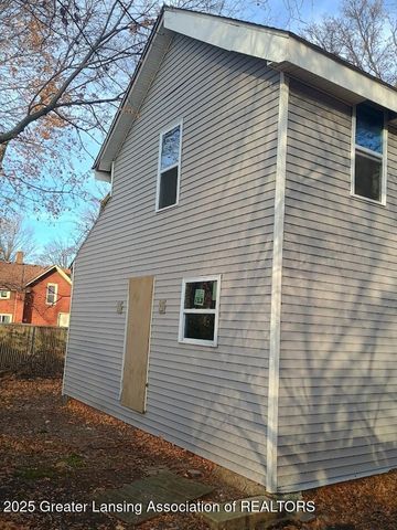 1022 S Grand Avenue, Lansing, MI 48910