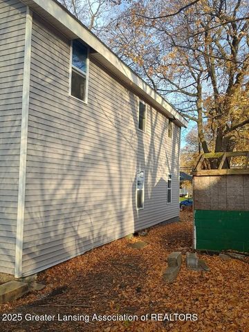 1022 S Grand Avenue, Lansing, MI 48910