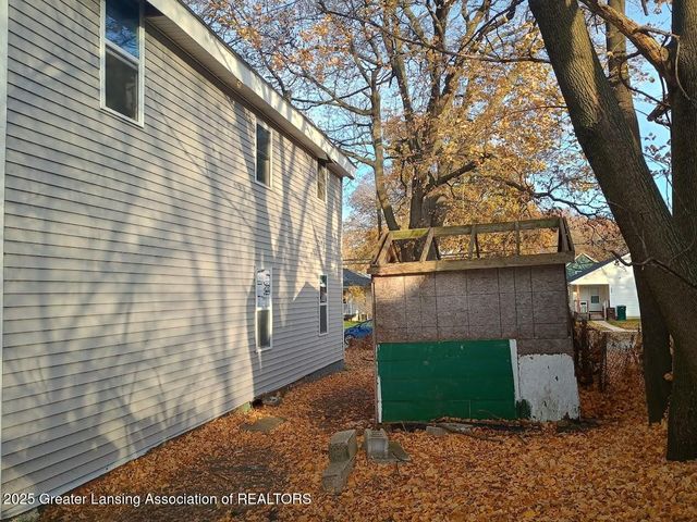 1022 S Grand Avenue, Lansing, MI 48910