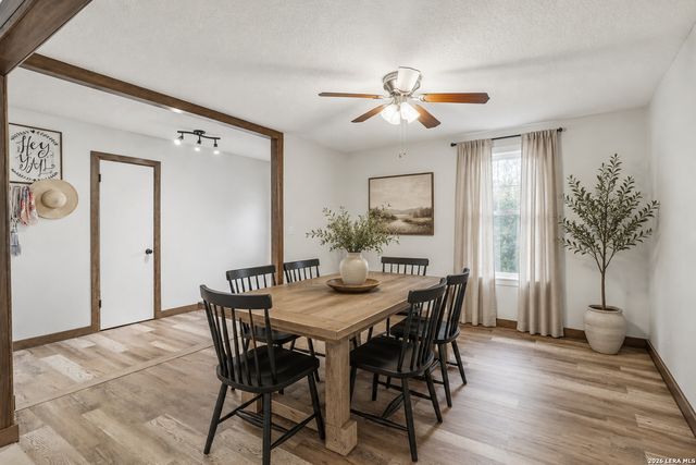 215 DEER RUN ST, Pleasanton, TX 78064