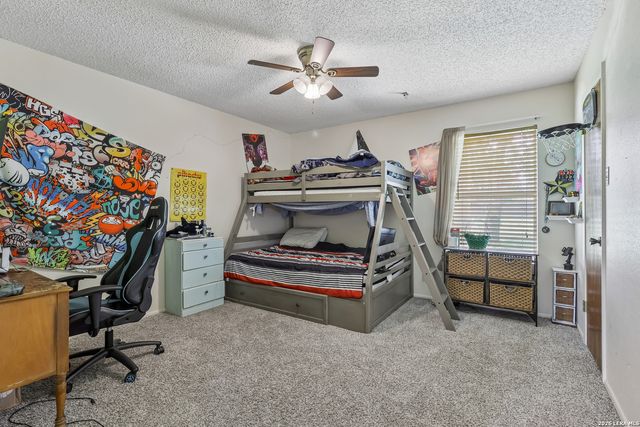 215 DEER RUN ST, Pleasanton, TX 78064