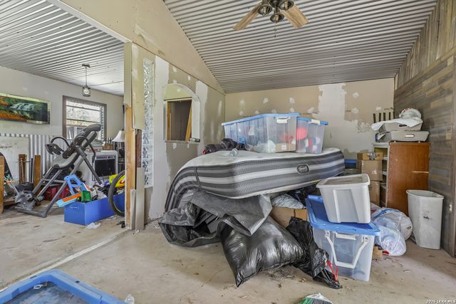 215 DEER RUN ST, Pleasanton, TX 78064