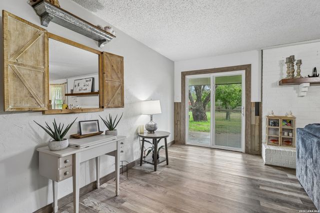 215 DEER RUN ST, Pleasanton, TX 78064