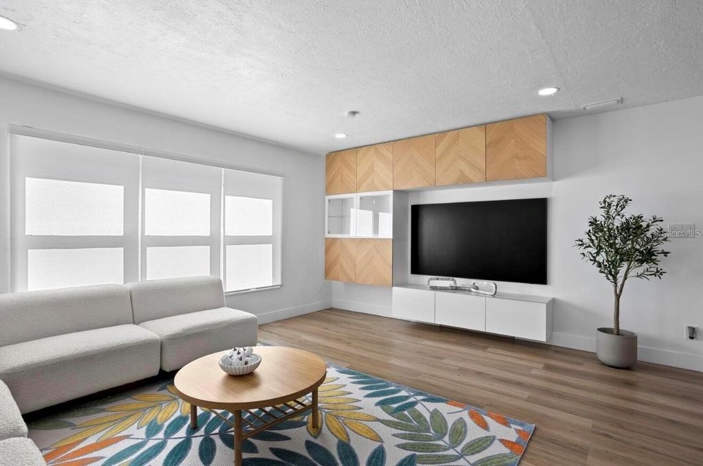 Image 12 of property listing at 208 S WARD STREET, Tampa, FL 33609