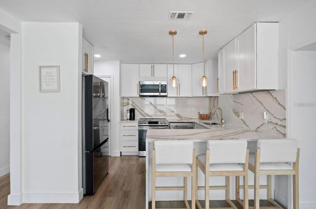 Image 18 of property listing at 208 S WARD STREET, Tampa, FL 33609