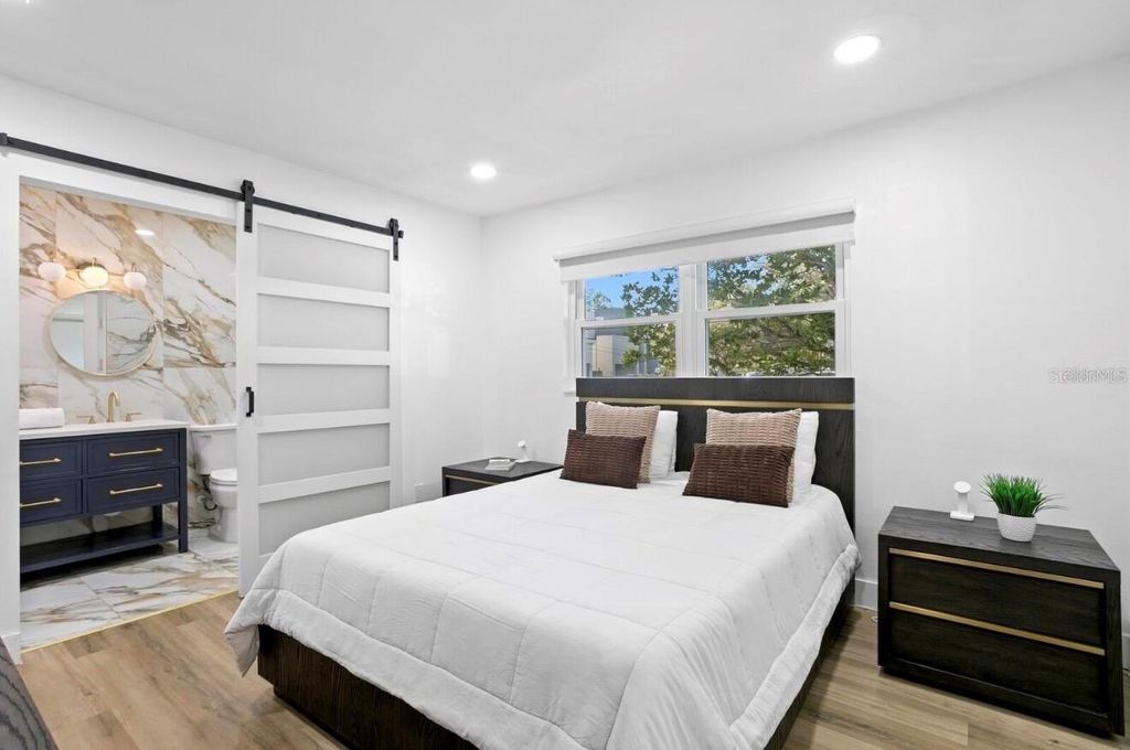 Image 24 of property listing at 208 S WARD STREET, Tampa, FL 33609